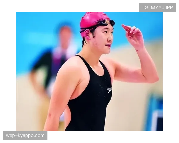 叶诗文训练完顺手买了个包，我一个月工资还没她零头多