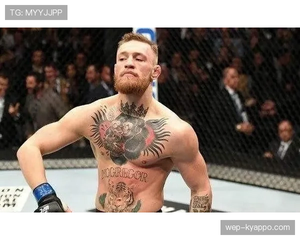 康纳·麦格雷戈出门的架势也太上头了，手里那杯咖啡都像限量珠宝