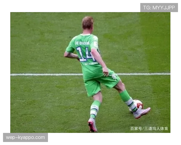 德布劳内与哈维中场组织能力对比：传球逻辑与比赛影响力差异解析